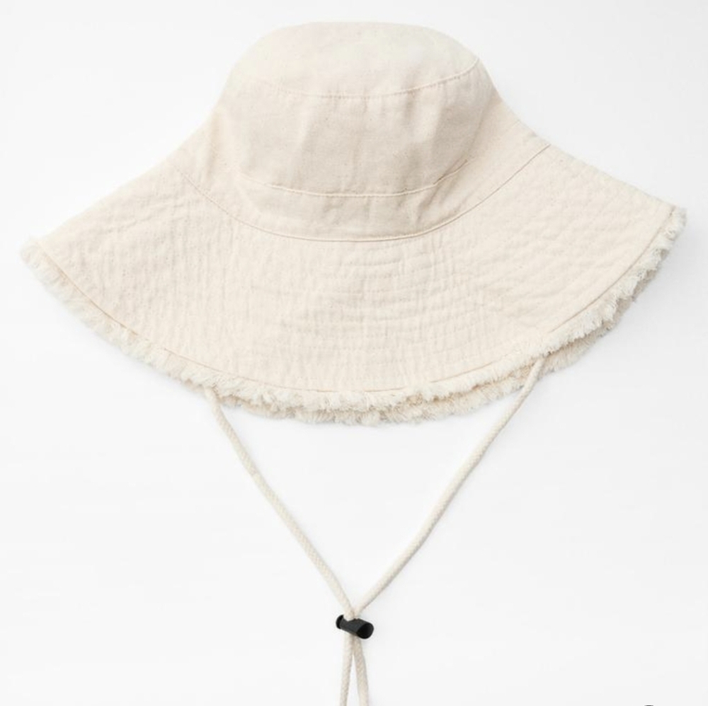NWT Zara Frayed Bucket Hat